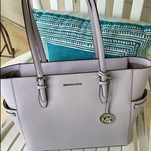 Beautiful Michael Kors Gilly Bag-Purple Mist